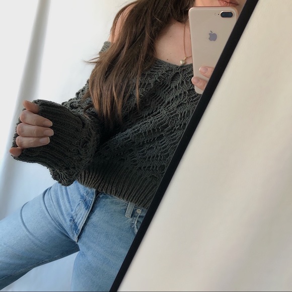 The Cropped Sweater - Picture 4 of 9